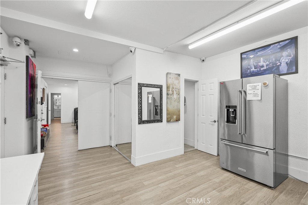 1130 N Hollywood Way Property Photo 9