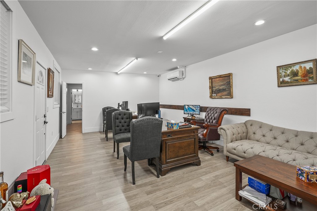 1130 N Hollywood Way Property Photo 10