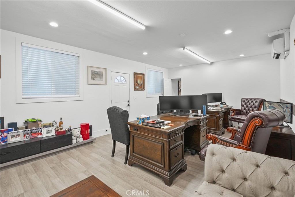 1130 N Hollywood Way Property Photo 11