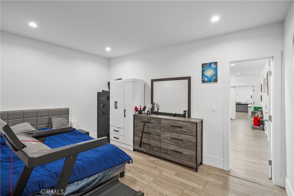 1130 N Hollywood Way Property Photo 15