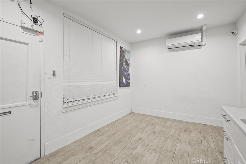 1130 N Hollywood Way Property Photo 19