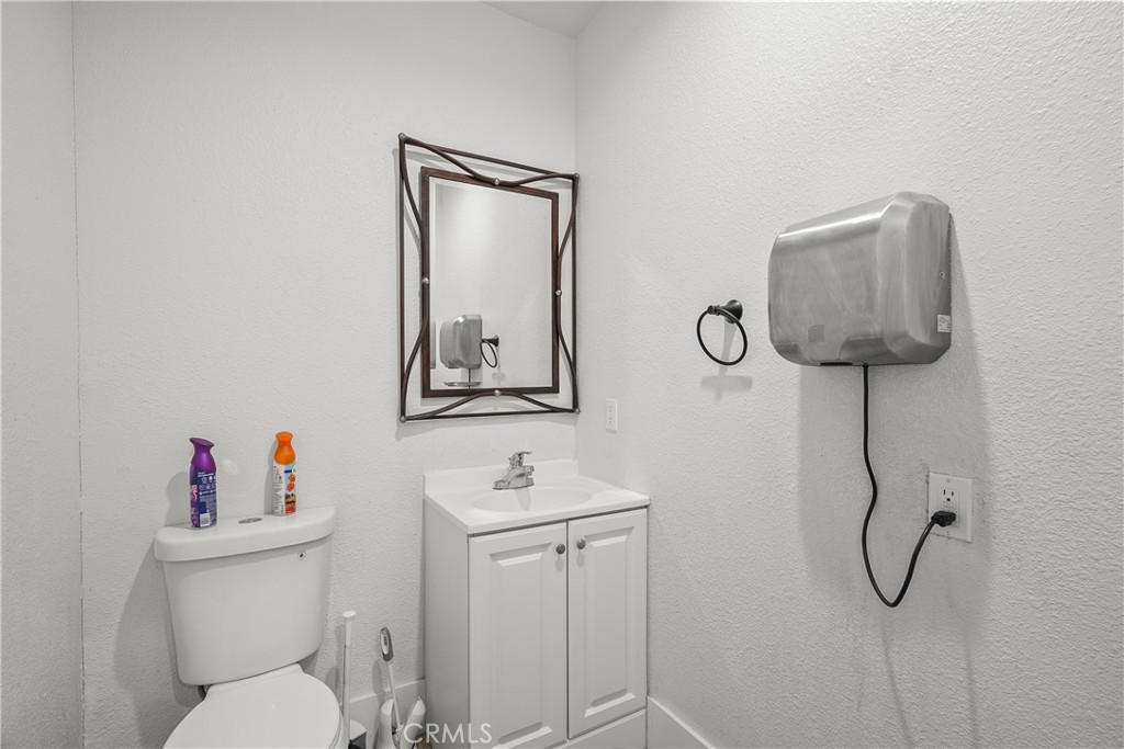 1130 N Hollywood Way Property Photo 21