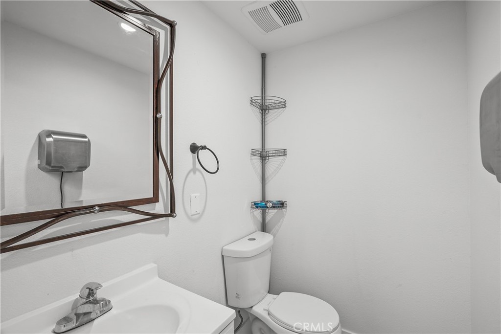 1130 N Hollywood Way Property Photo 22