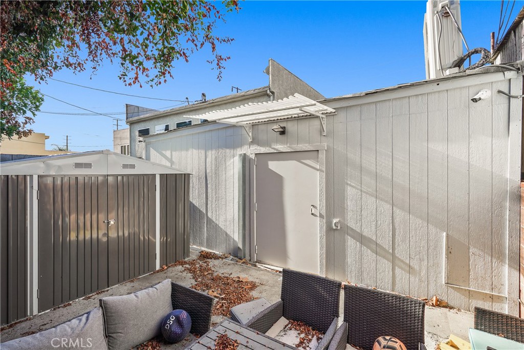 1130 N Hollywood Way Property Photo 26