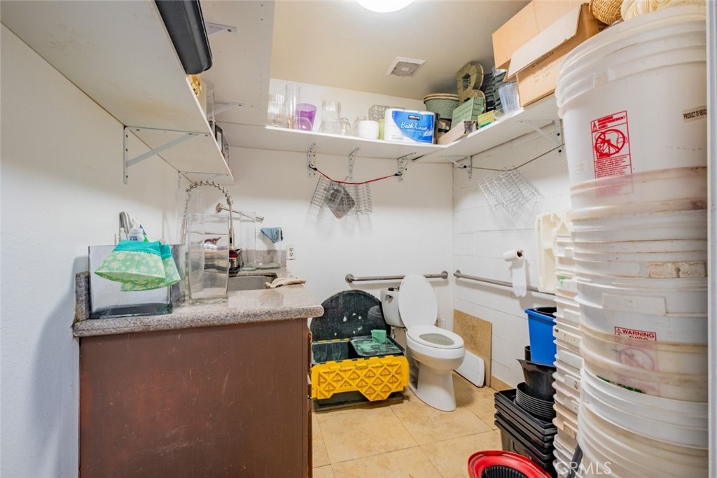 12650 Sherman Way Property Photo 22
