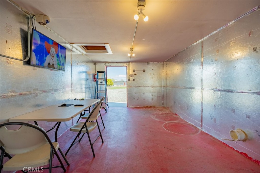 3323 E Avenue I Property Photo 9