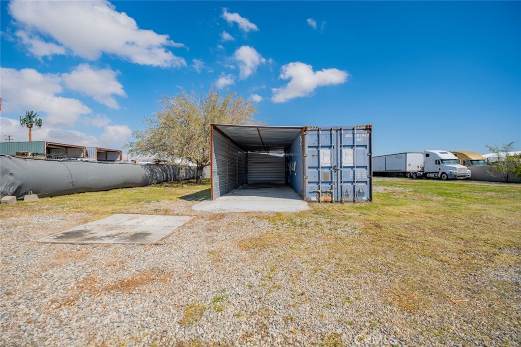 3323 E Avenue I Property Photo 15