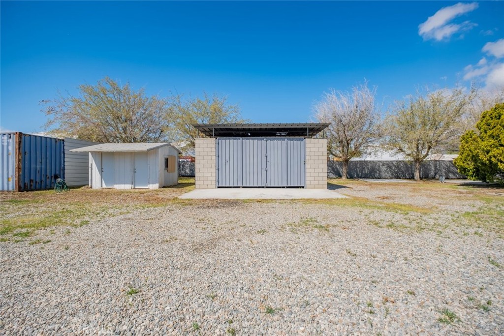 3323 E Avenue I Property Photo 17