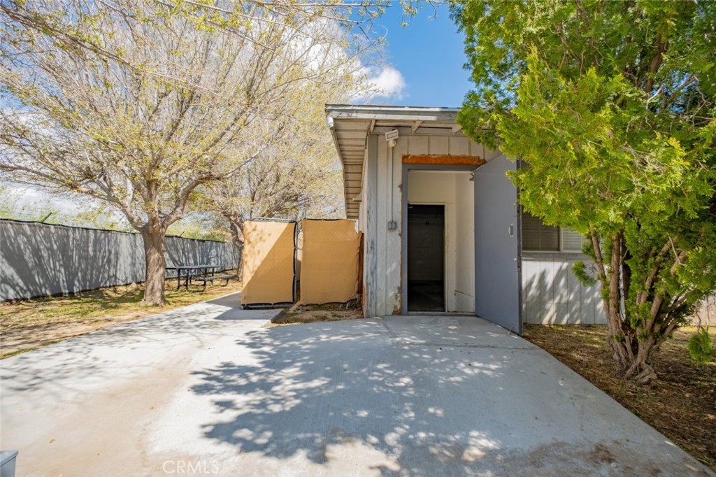 3323 E Avenue I Property Photo 20