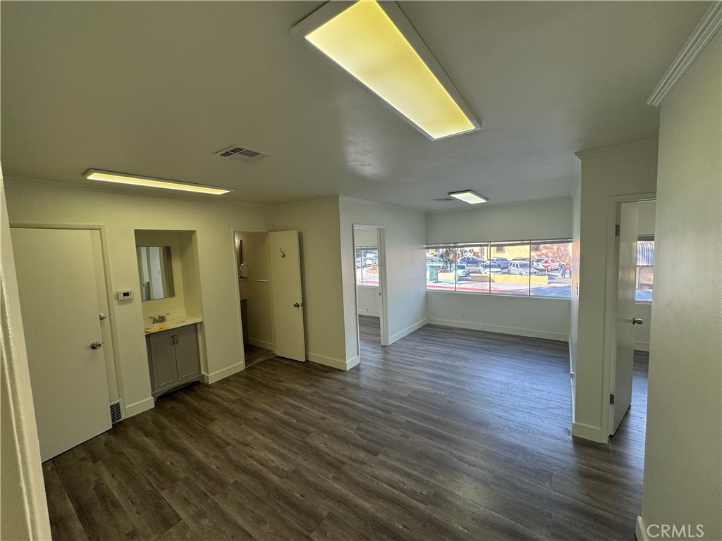 303 Glenoaks 9 Property Photo 13