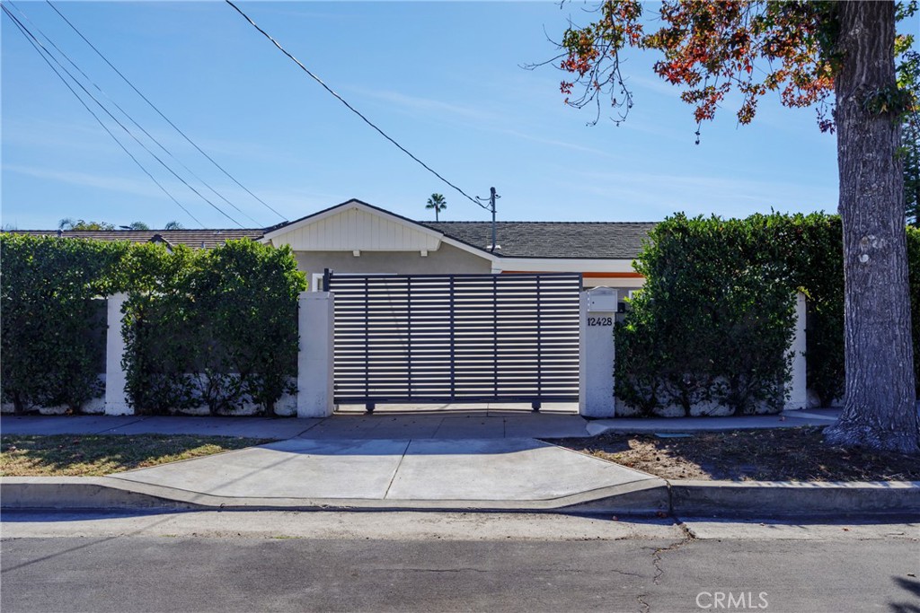 12428 Debby Street Property Photo 4