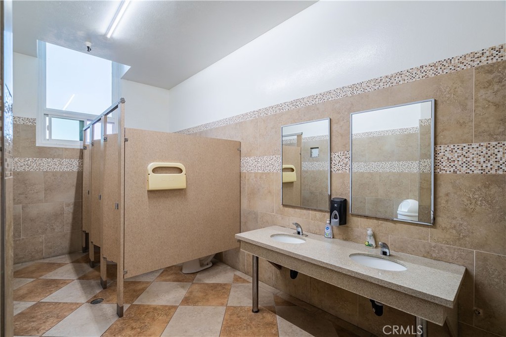 2911 N San Fernando Road Property Photo 46
