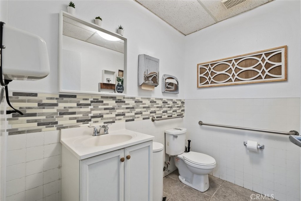1138 E Huntington Drive Property Photo 20