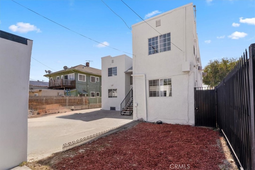 213 W 41st Place Property Photo 8