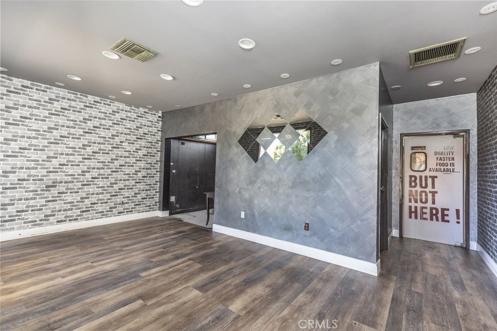 2517 Canada Boulevard Property Photo 4
