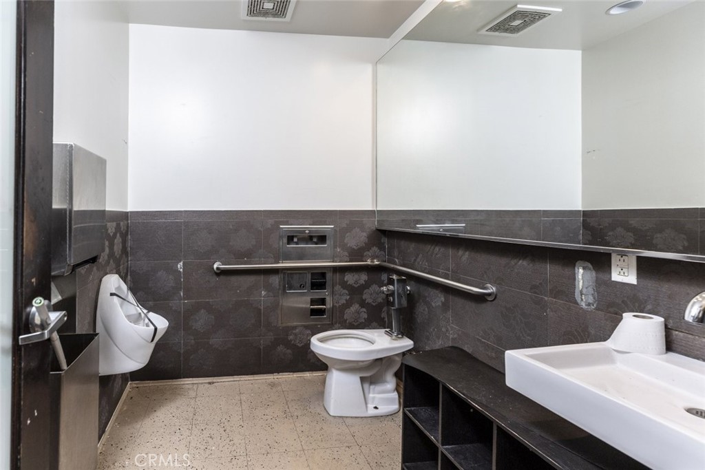 2517 Canada Boulevard Property Photo 9