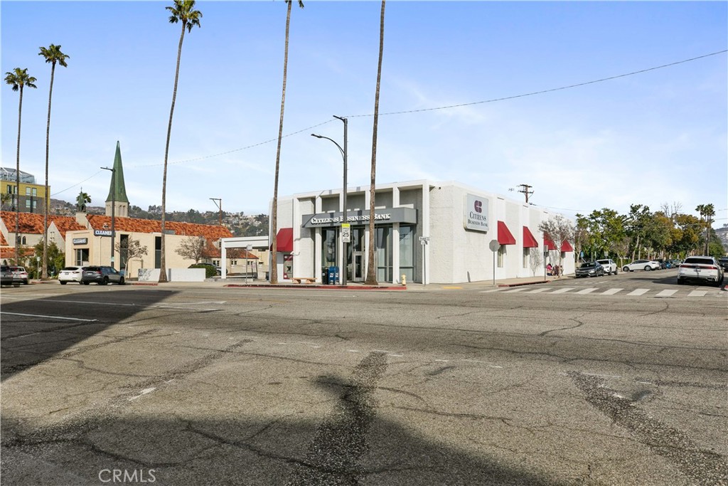 1000 N Brand Boulevard Property Photo 2