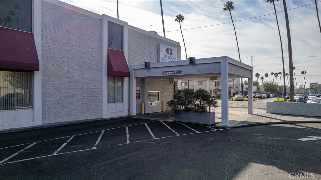 1000 N Brand Boulevard Property Photo 3
