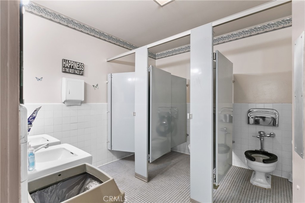 1000 N Brand Boulevard Property Photo 11