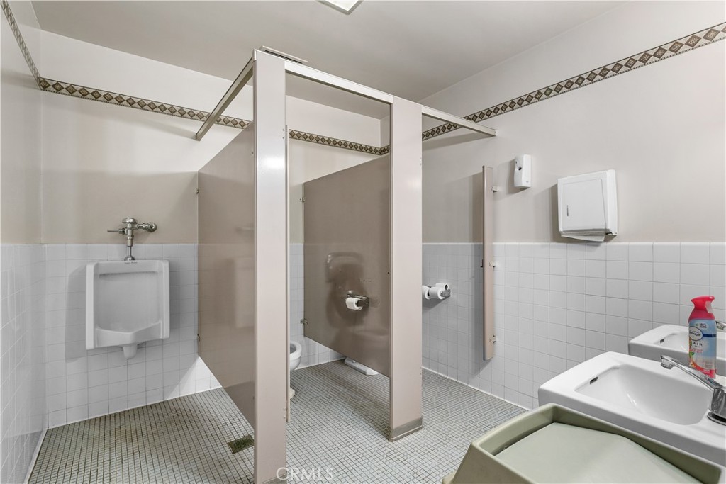 1000 N Brand Boulevard Property Photo 12