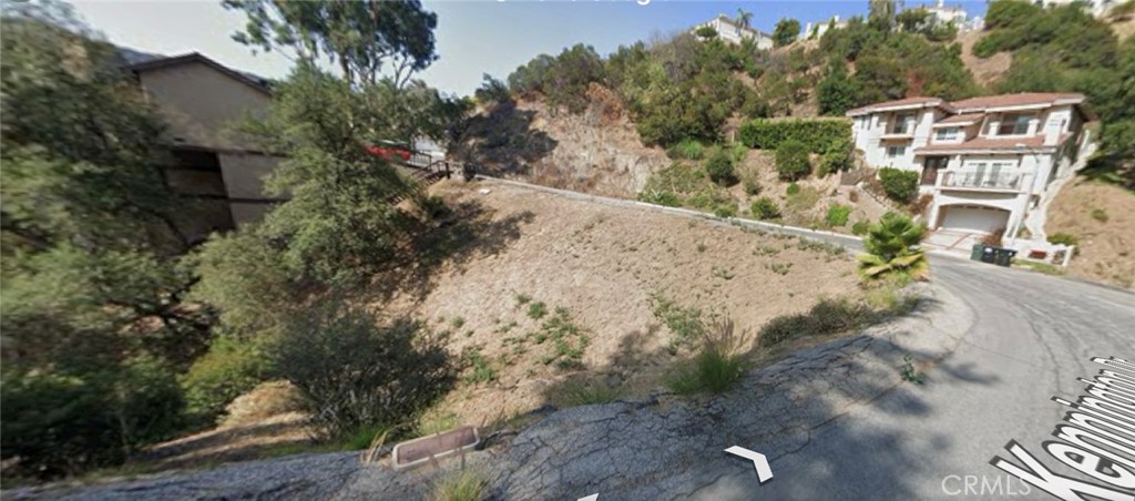 2718 Kennington Drive Property Photo 4