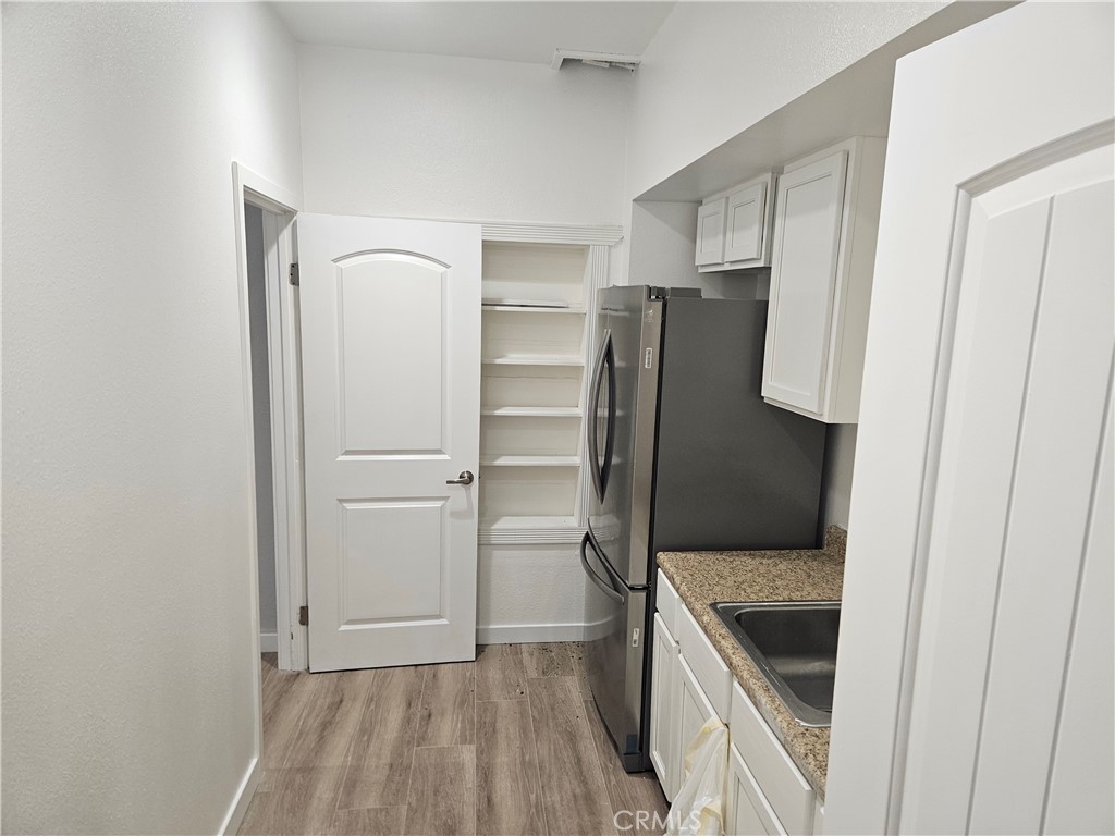 9924 Commerce Avenue Property Photo 3