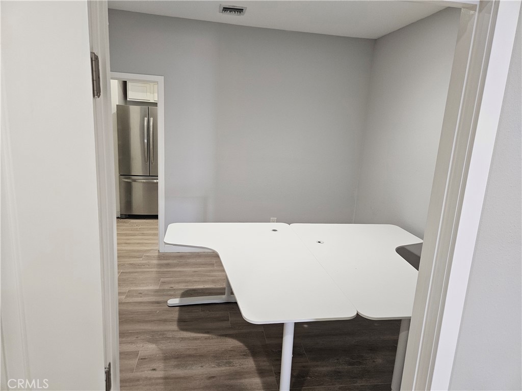 9924 Commerce Avenue Property Photo 4