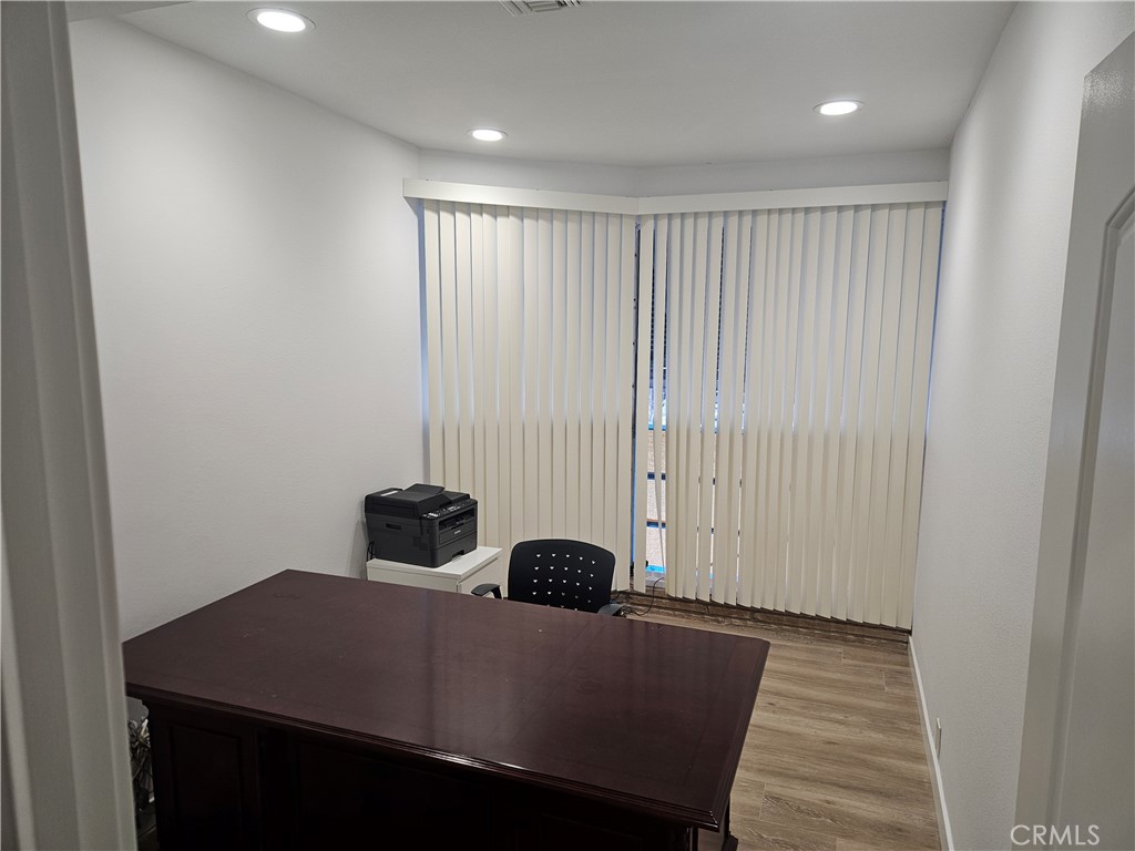 9924 Commerce Avenue Property Photo 5