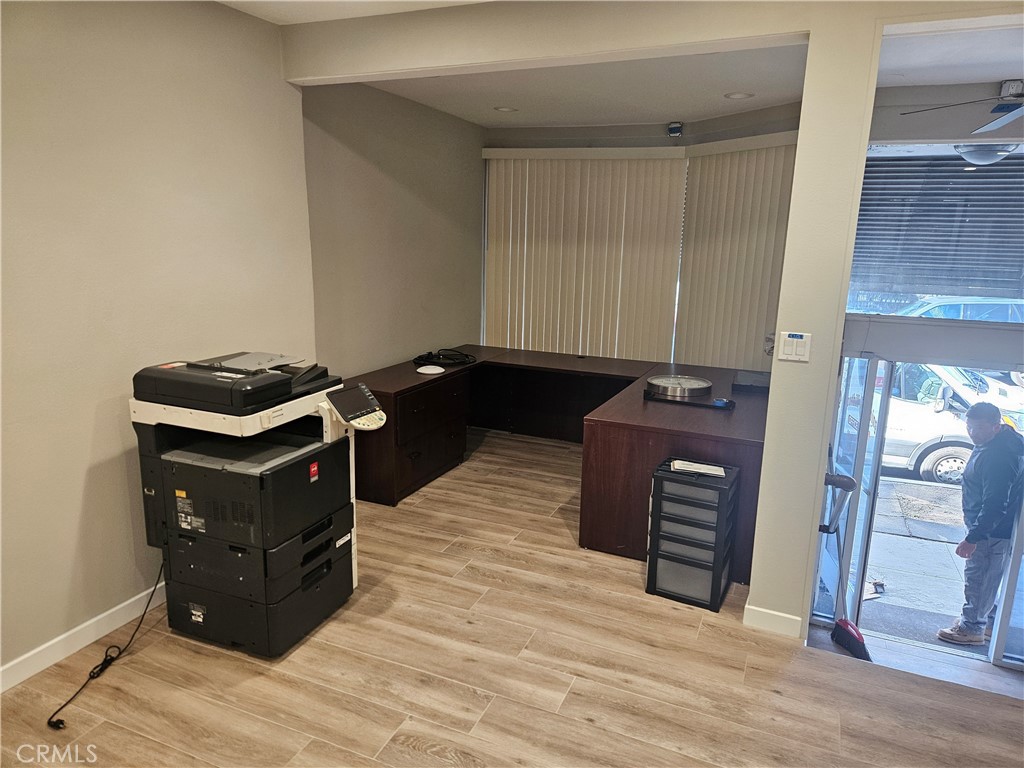 9924 Commerce Avenue Property Photo 6