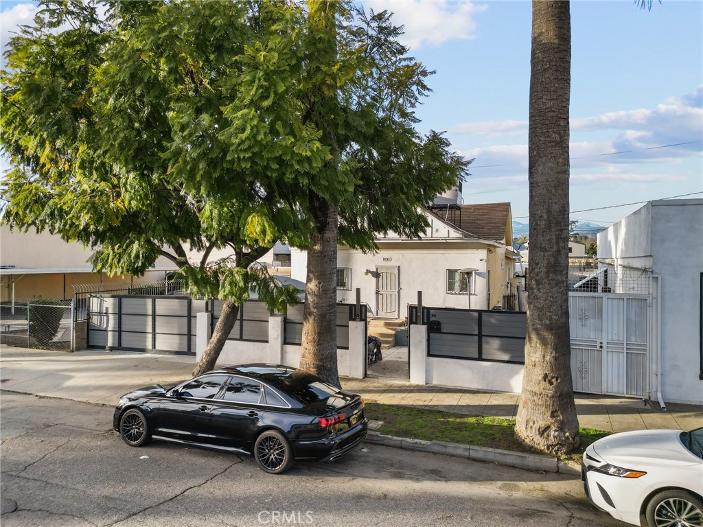 1031 W 2nd Street Property Photo