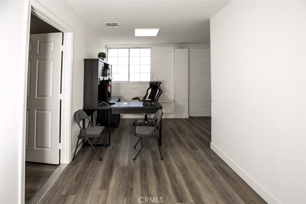 10066 San Fernando Road Property Photo 8