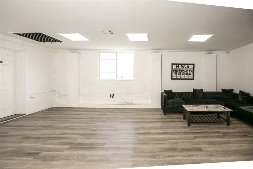 10066 San Fernando Road Property Photo 9