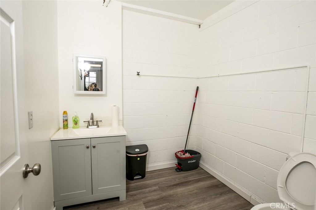 10066 San Fernando Road Property Photo 11
