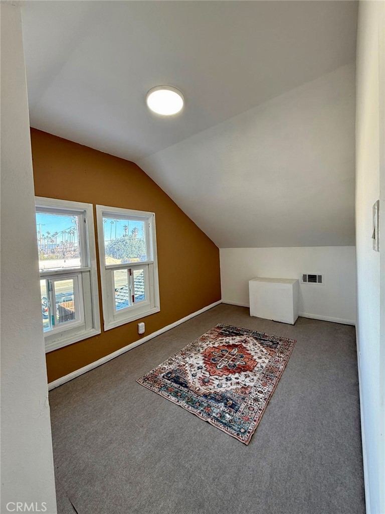 507 W 17th Street Property Photo 11