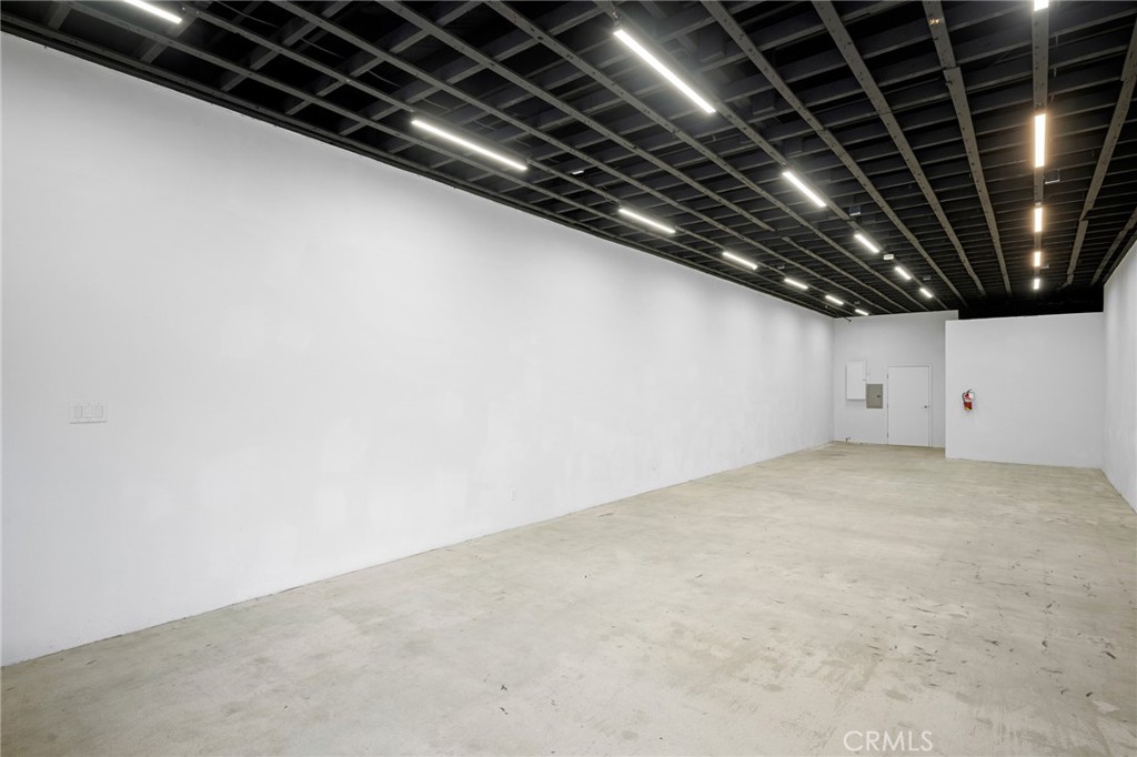 9926 Commerce Avenue Property Photo 6