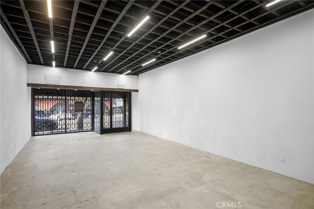 9926 Commerce Avenue Property Photo 7