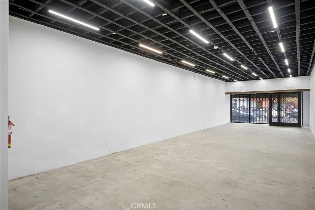 9926 Commerce Avenue Property Photo 8