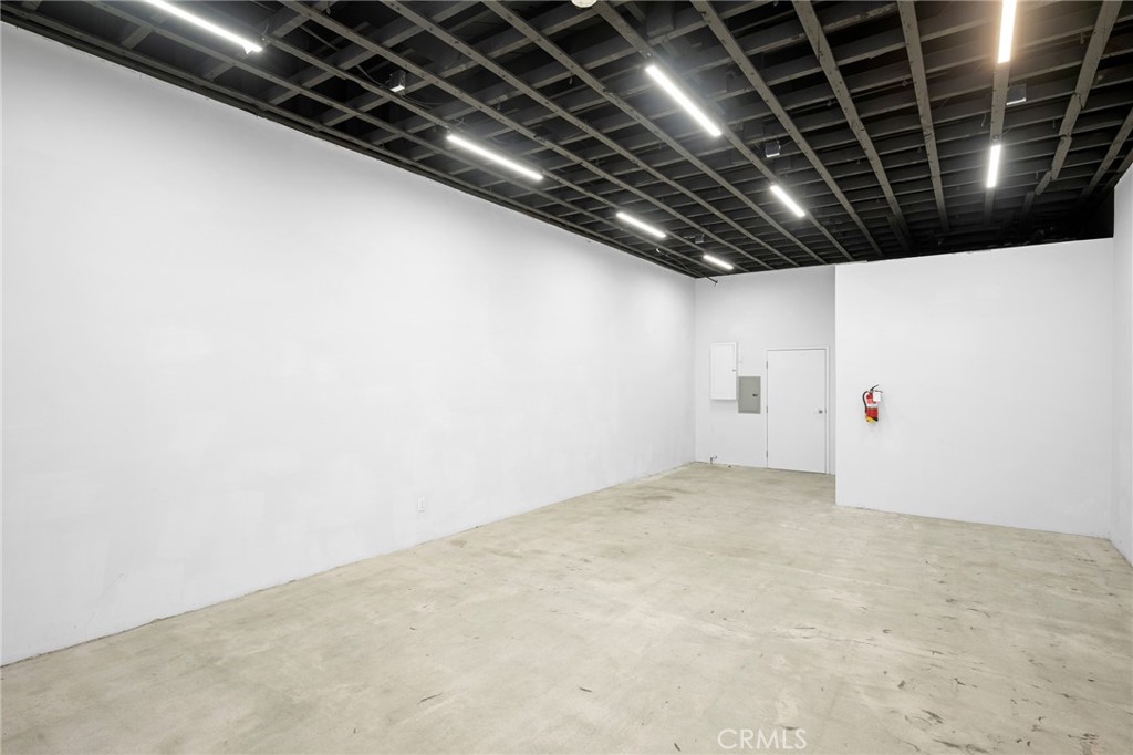 9926 Commerce Avenue Property Photo 9