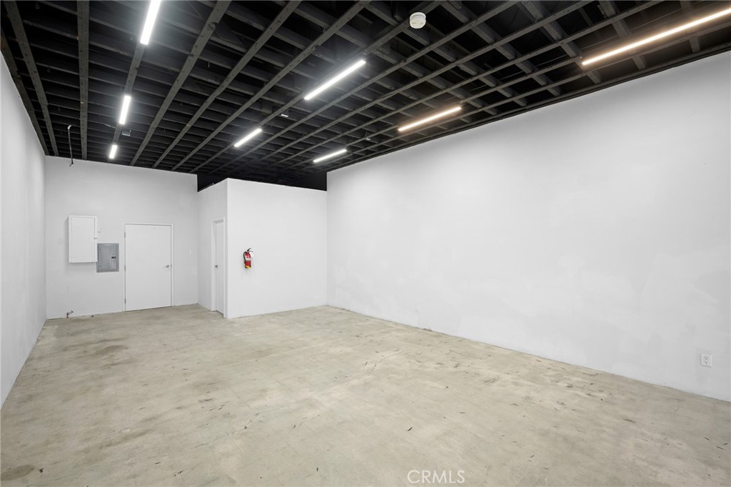 9926 Commerce Avenue Property Photo 10