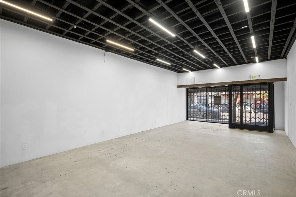 9926 Commerce Avenue Property Photo 11