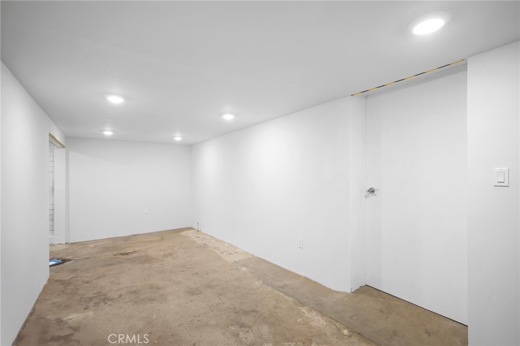 9926 Commerce Avenue Property Photo 15