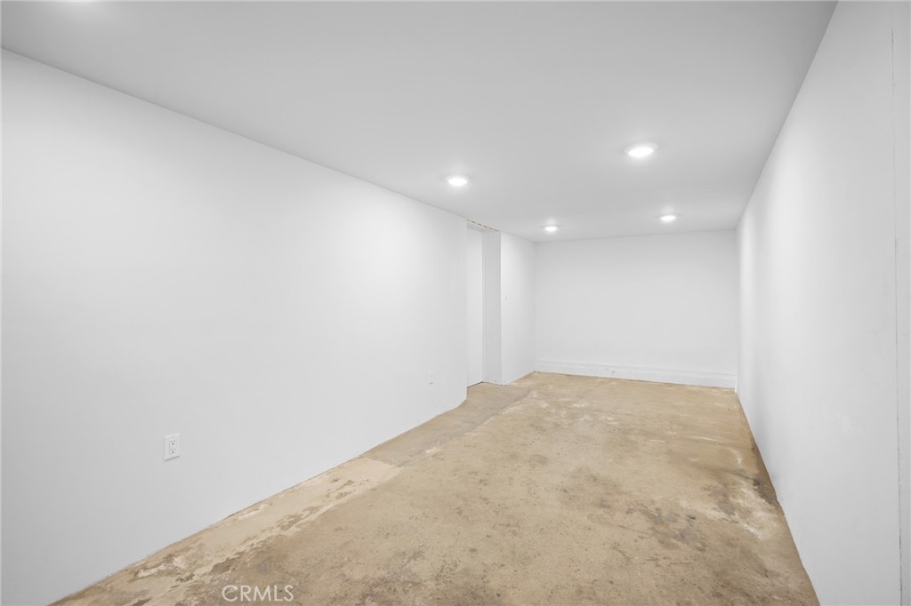 9926 Commerce Avenue Property Photo 16
