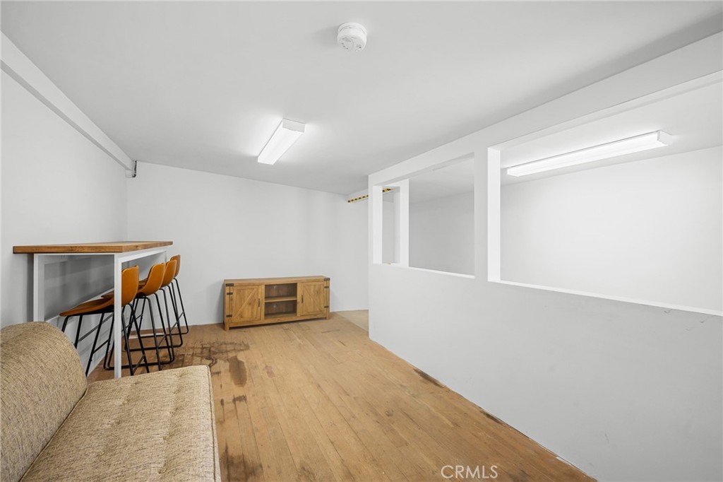 9926 Commerce Avenue Property Photo 19