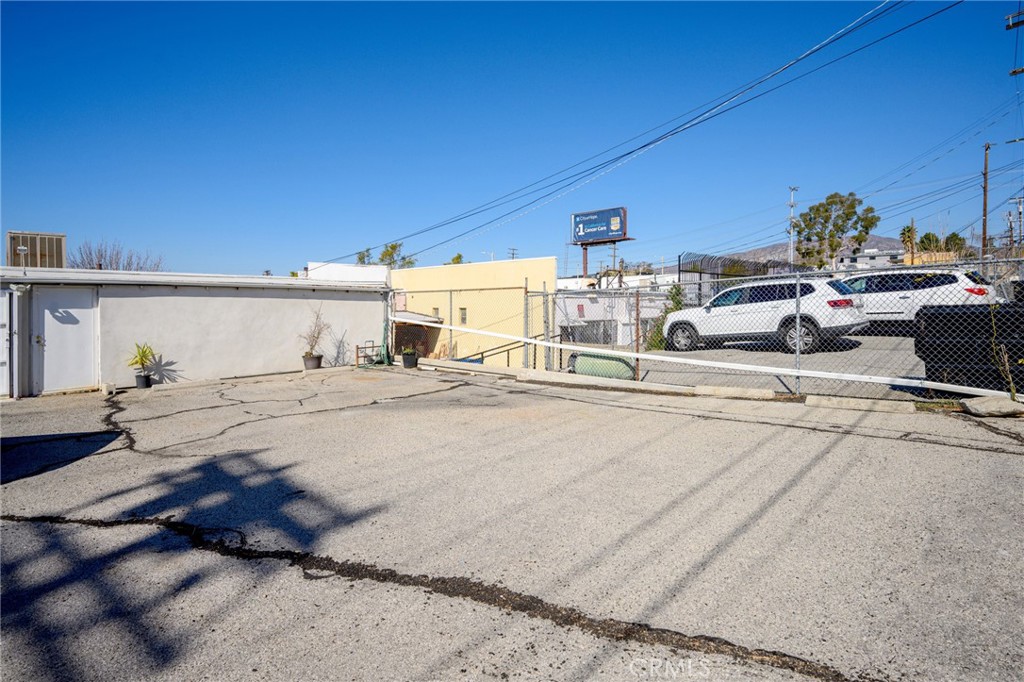 9926 Commerce Avenue Property Photo 21