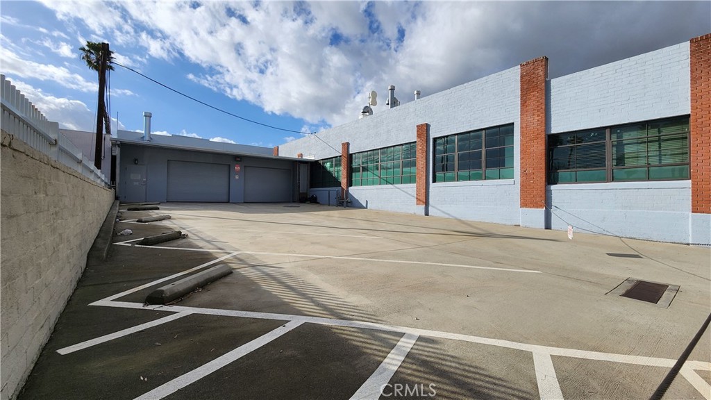 89 N San Gabriel Boulevard Property Photo 3
