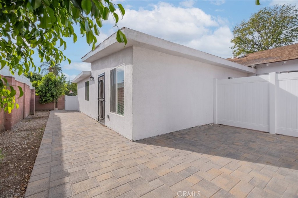 8602 Saloma Avenue Property Photo