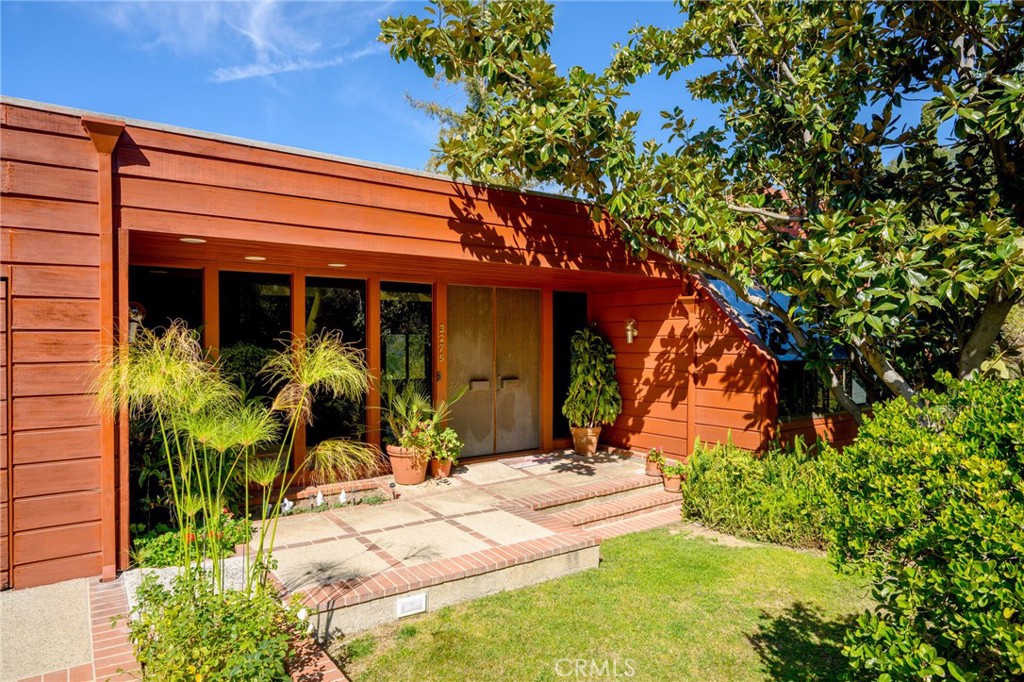 3275 Buckingham Road Property Photo 1