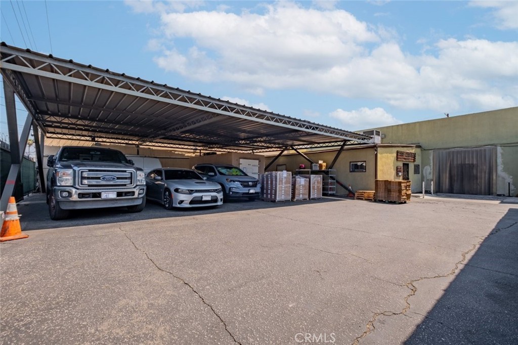 14122 Aetna Street Property Photo 6