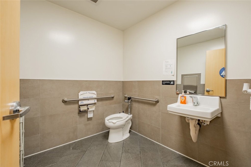 14122 Aetna Street Property Photo 16