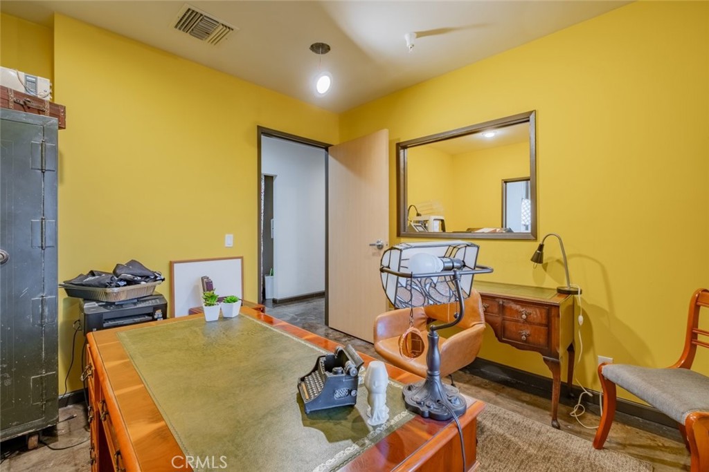 14122 Aetna Street Property Photo 24